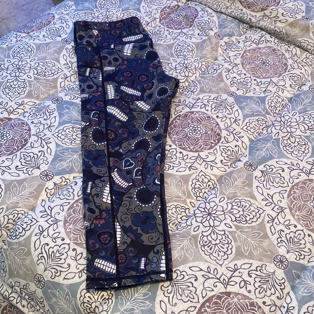 Constantly Varied Gear Midnight Skulls Cropped Leggings
